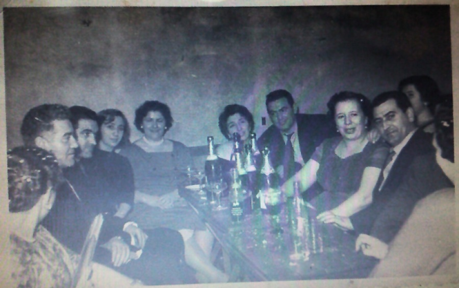 1951 - Celebrndolo con champagne